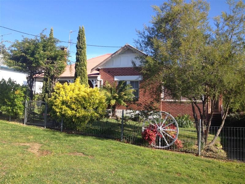 87 Merivale Street, Tumut NSW 2720