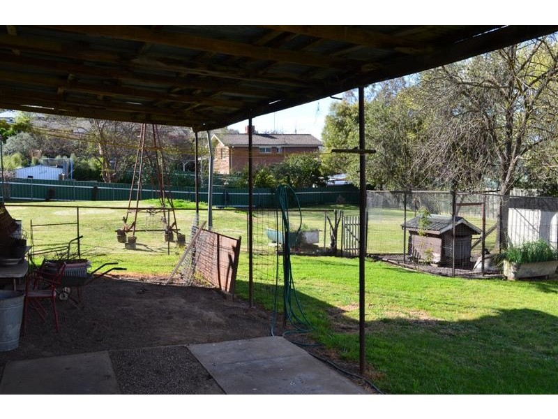 87 Merivale Street, Tumut NSW 2720