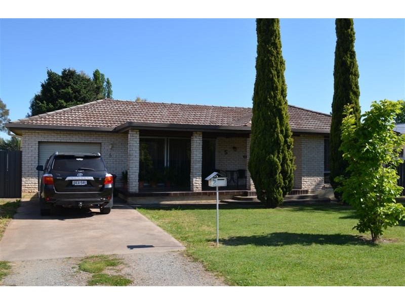 5 Bassett Street,, Tumut NSW 2720