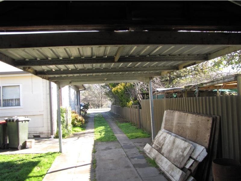 16 Carey Street, Tumut NSW 2720