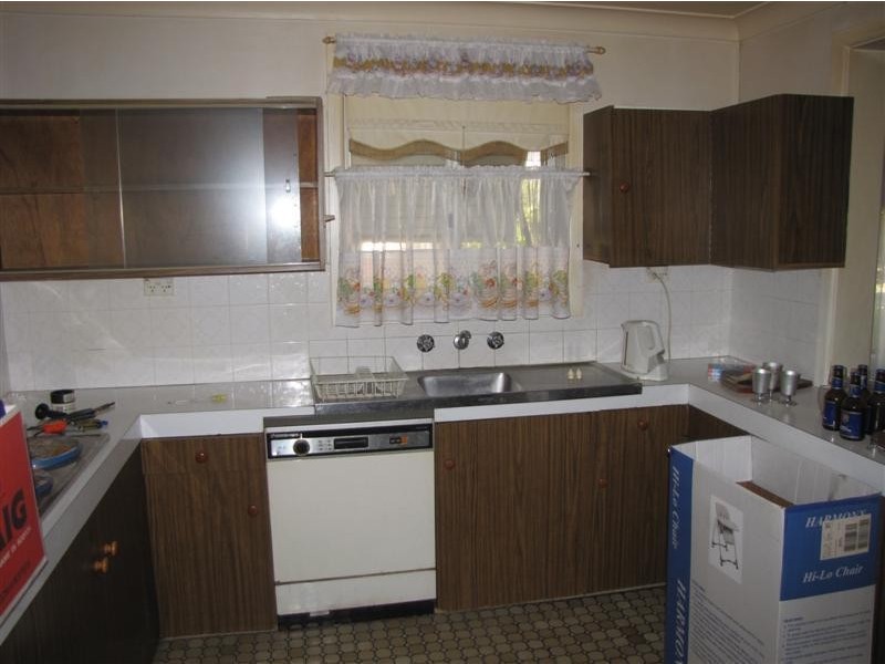 16 Carey Street, Tumut NSW 2720