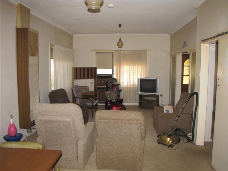 16 Carey Street, Tumut NSW 2720