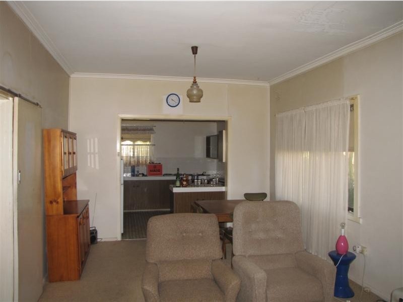 16 Carey Street, Tumut NSW 2720