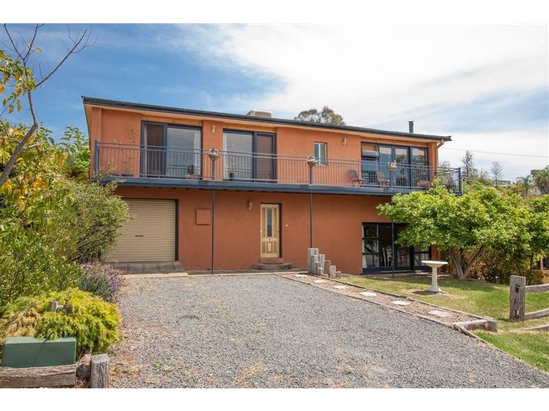 7 Highland Avenue, Tumut NSW 2720