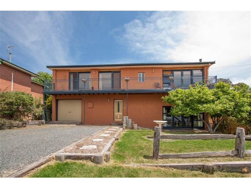 7 Highland Avenue, Tumut NSW 2720