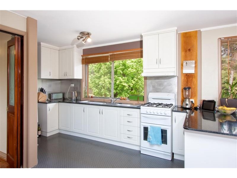 7 Highland Avenue, Tumut NSW 2720