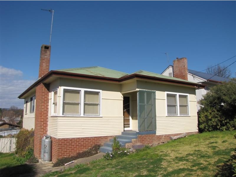 44 Carey Street, Tumut NSW 2720