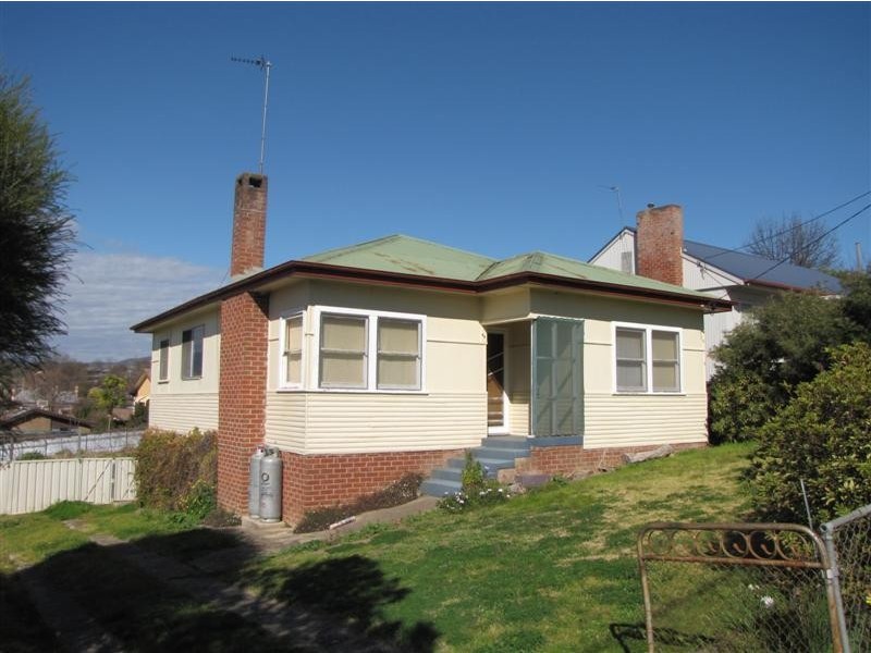 44 Carey Street, Tumut NSW 2720
