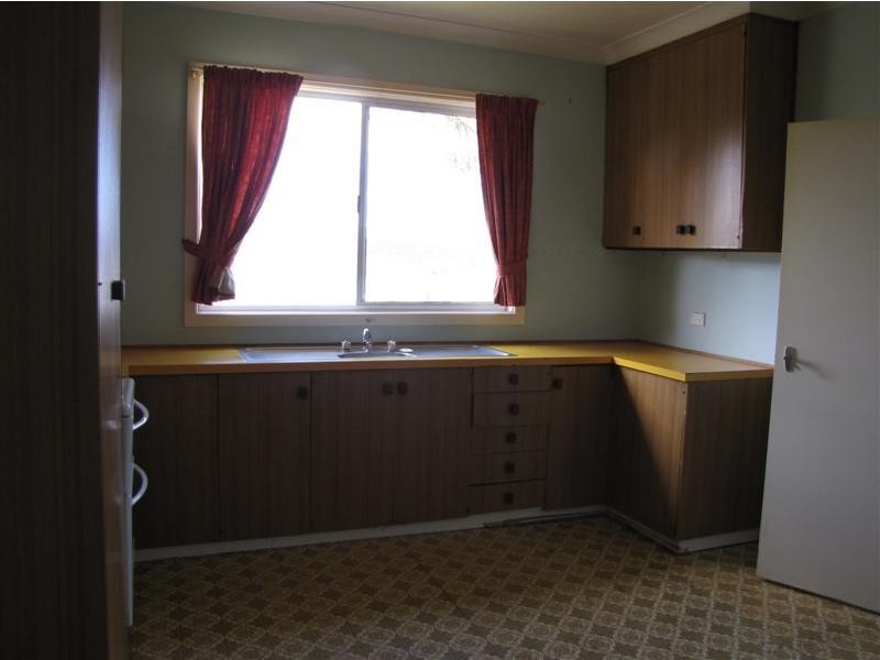 44 Carey Street, Tumut NSW 2720