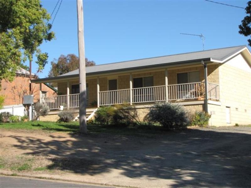 33 Tumut Street, Adelong NSW 2729