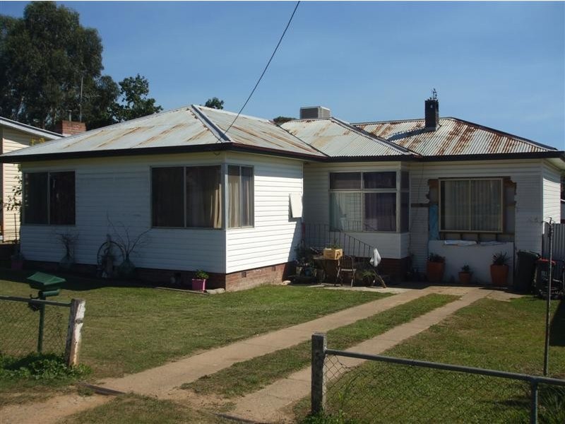 13 Colwell Street, Tumut NSW 2720
