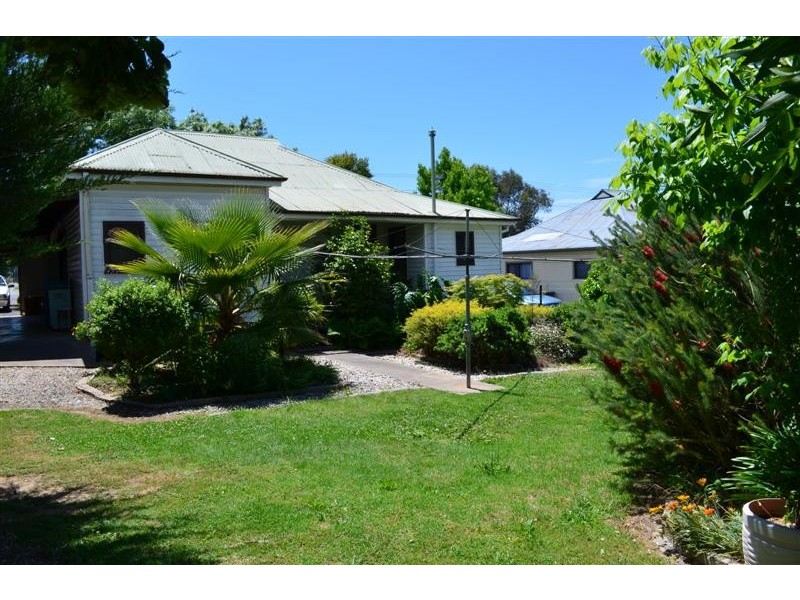 68 Sydney Street, Tumut NSW 2720
