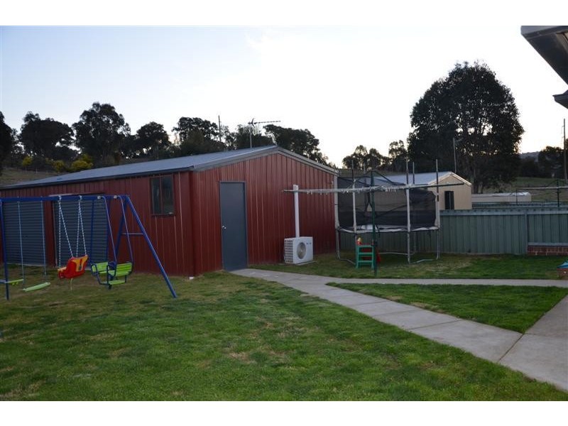 10 Fairway Drive, Tumut NSW 2720