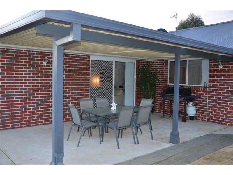 10 Fairway Drive, Tumut NSW 2720