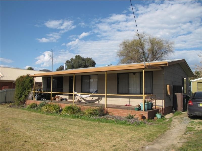77 Lockhart Street, Adelong NSW 2729