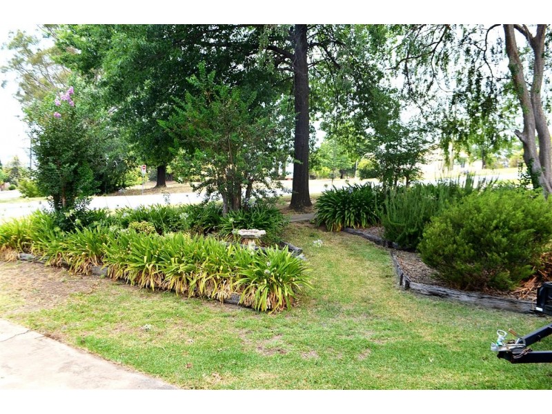 95 Simpson Street, Tumut NSW 2720