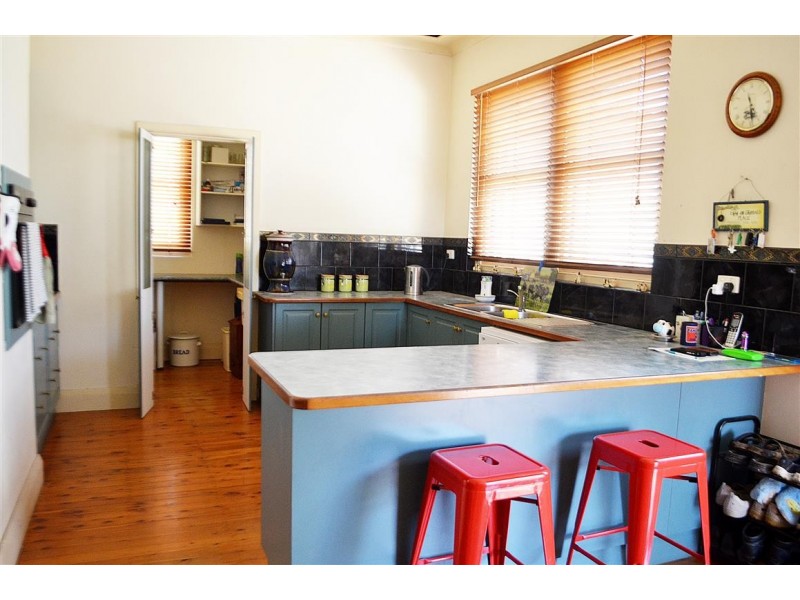 95 Simpson Street, Tumut NSW 2720