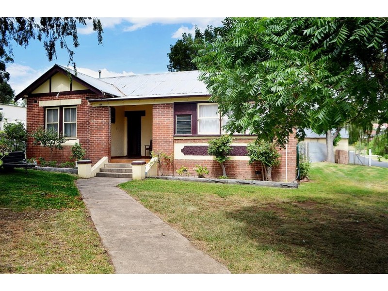 95 Simpson Street, Tumut NSW 2720
