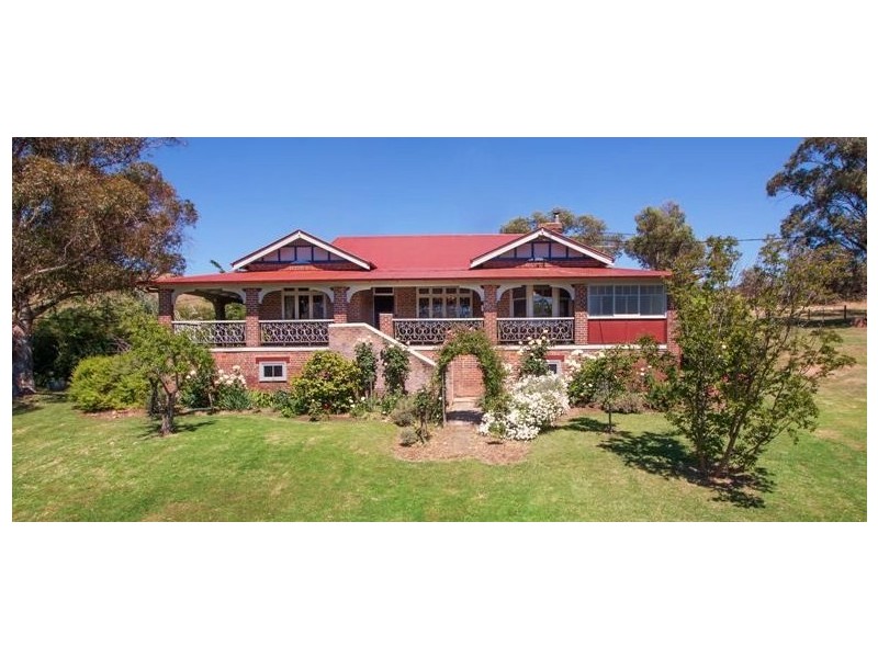 729 Grahamstown Road,, Adelong NSW 2729