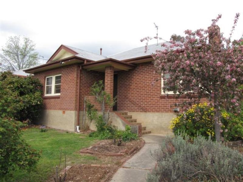 1 Clunie Ave, Tumut NSW 2720