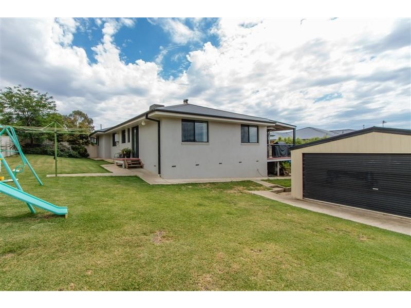 8 Harris Street, Tumut NSW 2720