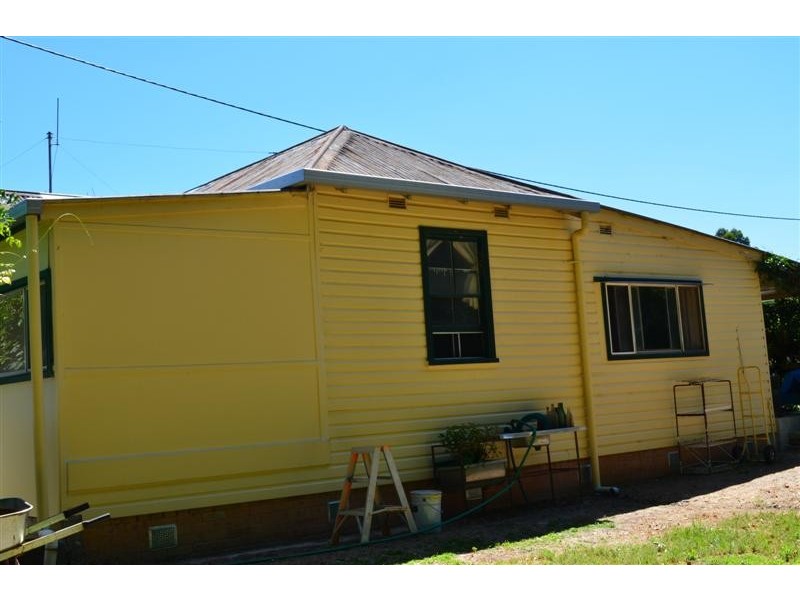 6 Snowy Mountains Highway, Adelong NSW 2729