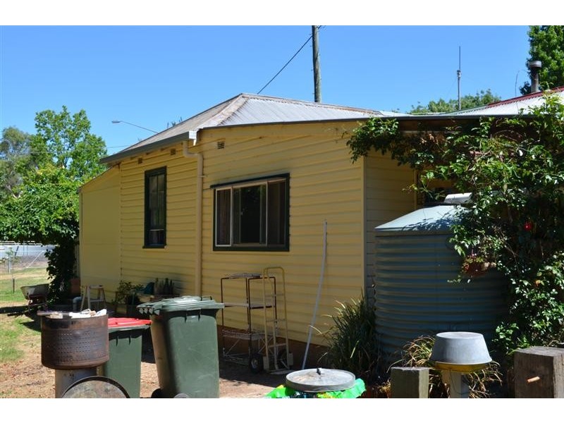6 Snowy Mountains Highway, Adelong NSW 2729