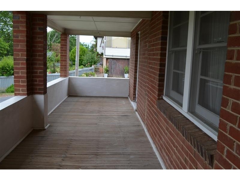 9 Capper Street, Tumut NSW 2720