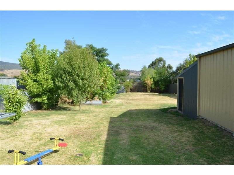 83 Clarke Street, Tumut NSW 2720