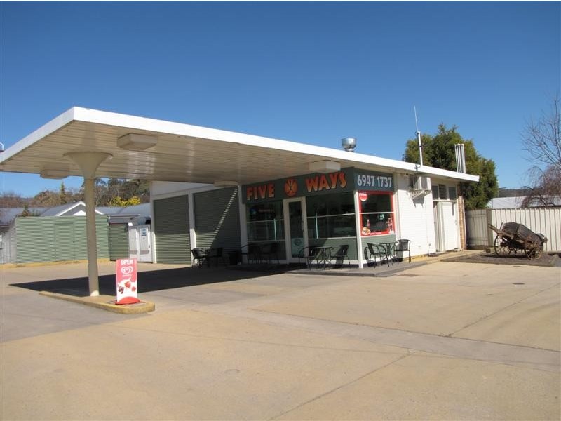 2 Blowering Road, Tumut NSW 2720