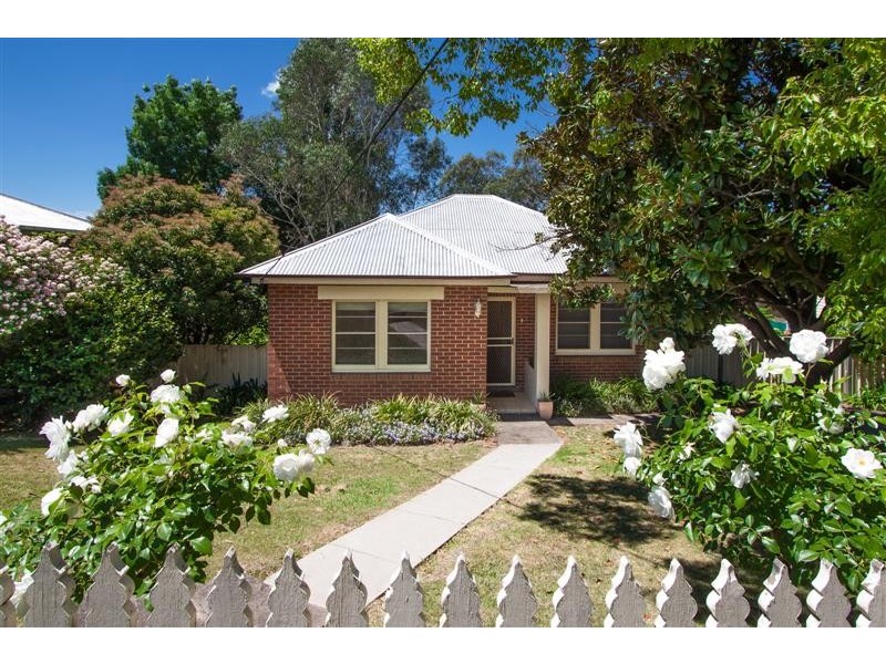 116 Capper Street, Tumut NSW 2720
