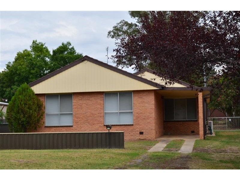 227 Simpson Street, Tumut NSW 2720