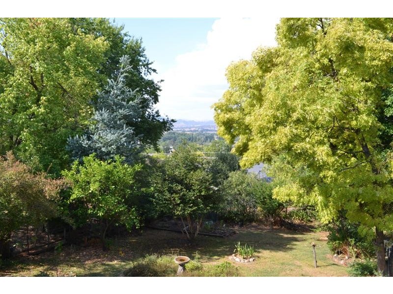 14 Highland Avenue, Tumut NSW 2720