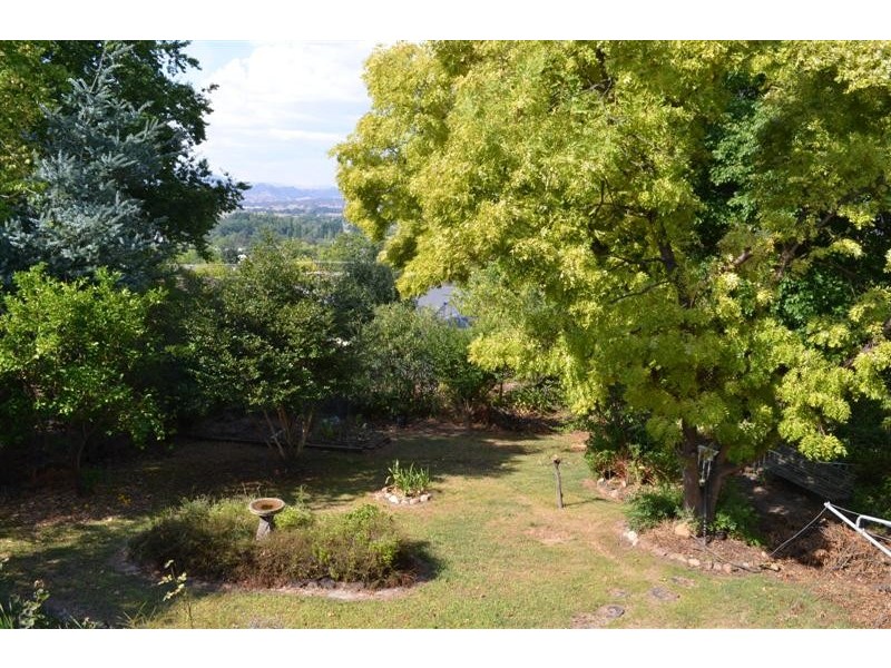 14 Highland Avenue, Tumut NSW 2720