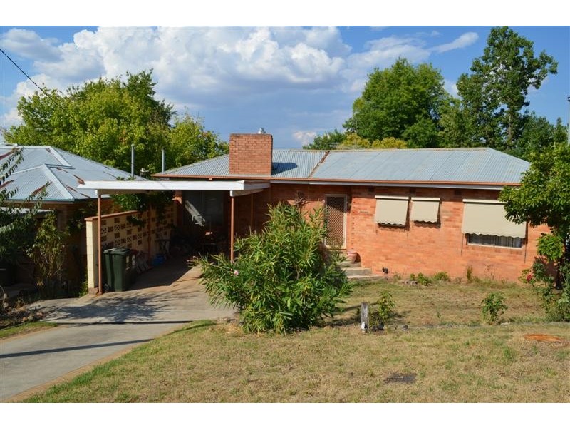 14 Highland Avenue, Tumut NSW 2720