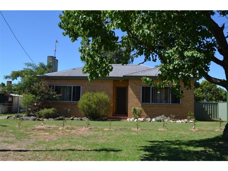 108 Russell Street, Tumut NSW 2720