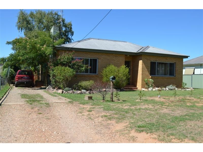 108 Russell Street, Tumut NSW 2720