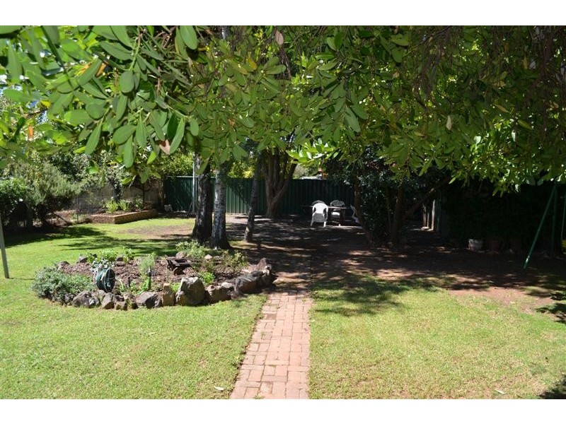 108 Russell Street, Tumut NSW 2720