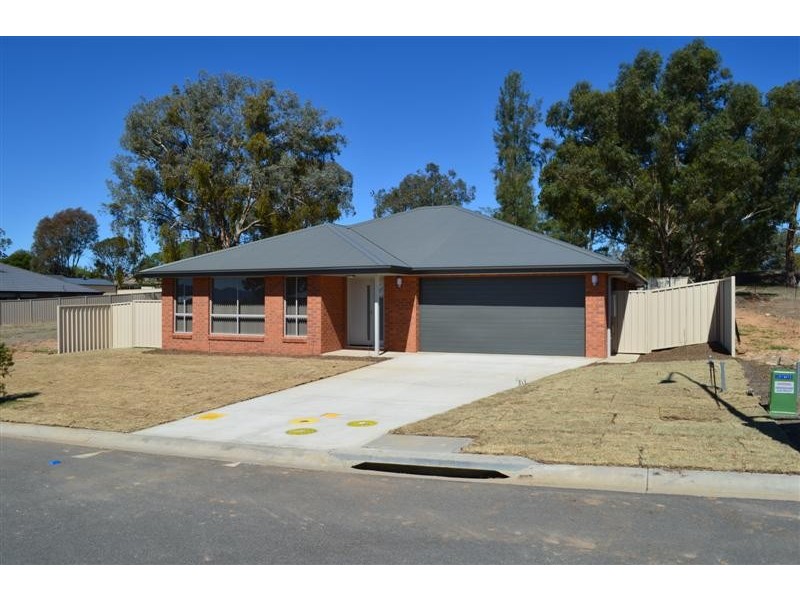 51 Jeffery Circuit, Tumut NSW 2720