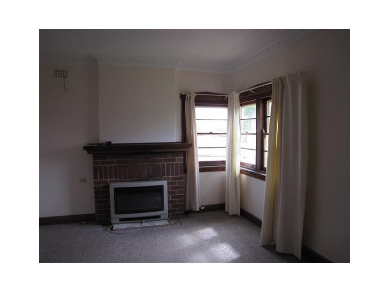 1 Clunie Ave, Tumut NSW 2720