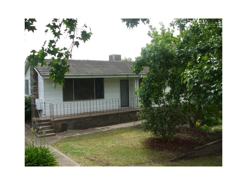 15 Simpson Street, Tumut NSW 2720