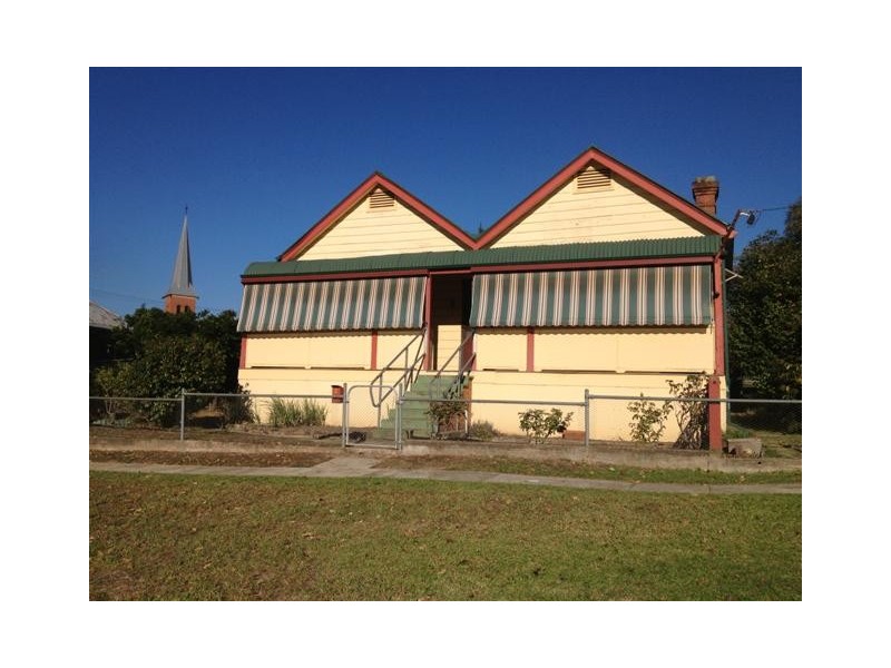 8 Wynyard Street, Tumut NSW 2720
