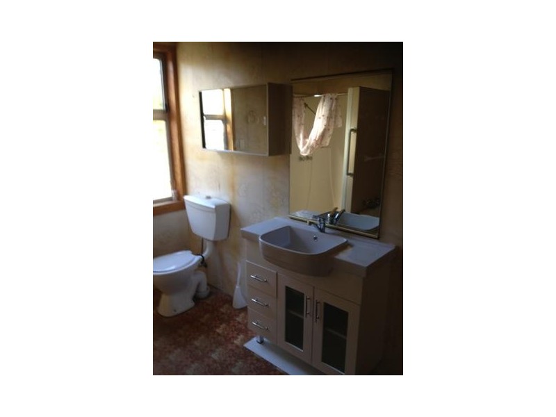 8 Wynyard Street, Tumut NSW 2720