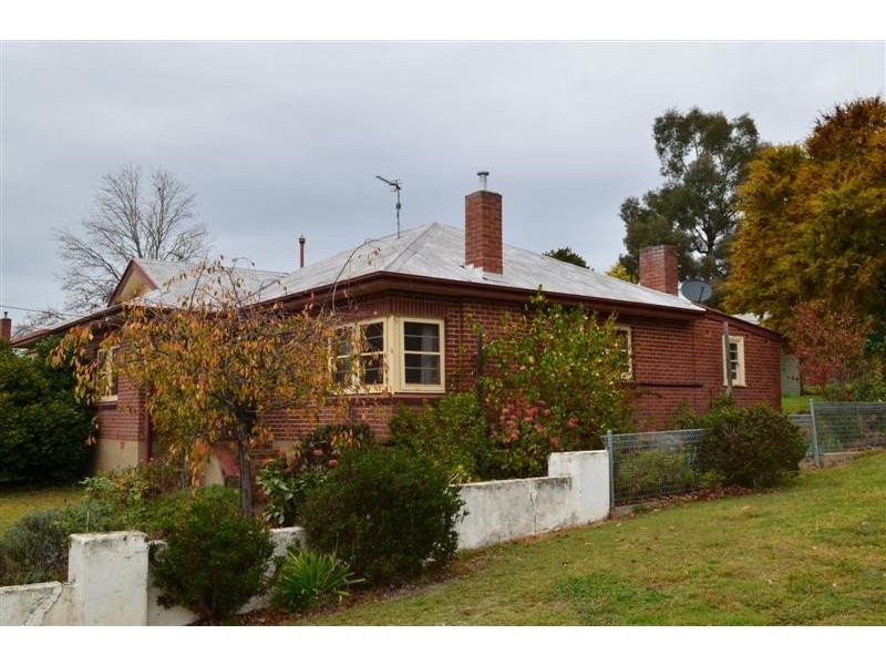 1 Clunie Avenue, Tumut NSW 2720