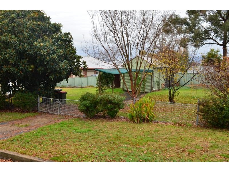 1 Clunie Avenue, Tumut NSW 2720
