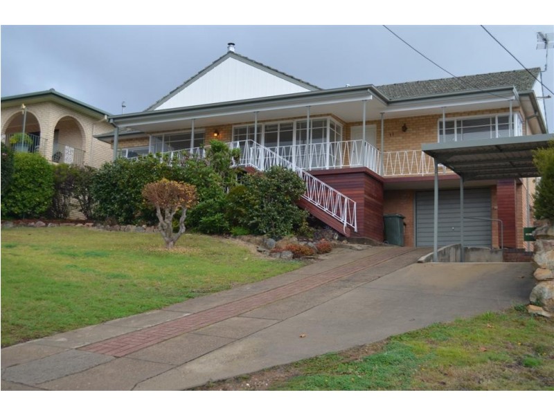 11 Highland Avenue, Tumut NSW 2720