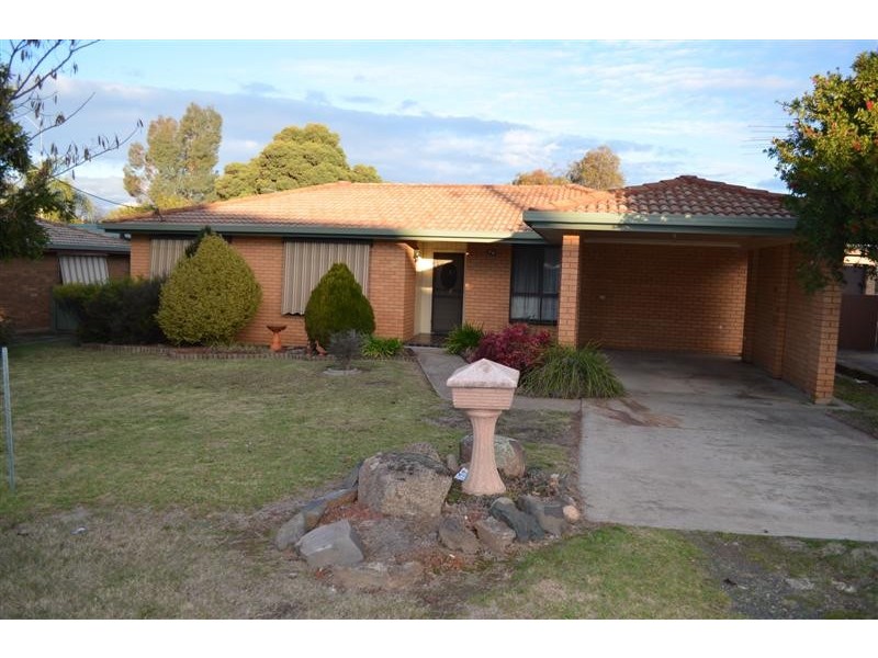 74 Sydney Street, Tumut NSW 2720