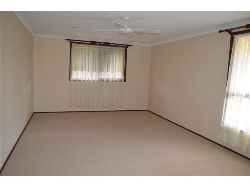 74 Sydney Street, Tumut NSW 2720