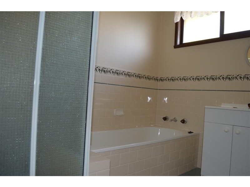 74 Sydney Street, Tumut NSW 2720