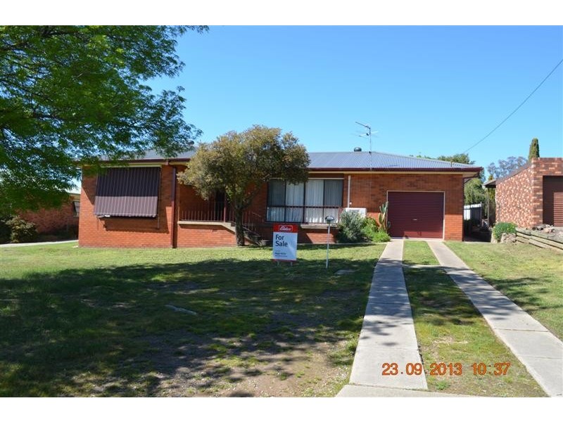 12 Broughton Street, Tumut NSW 2720
